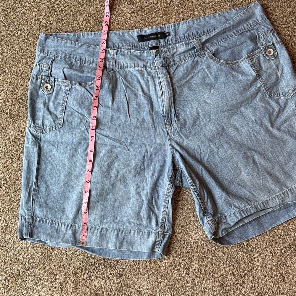 Croft & Barrow | Light Wash Denim Shorts - Women's - Picture 8 of 11